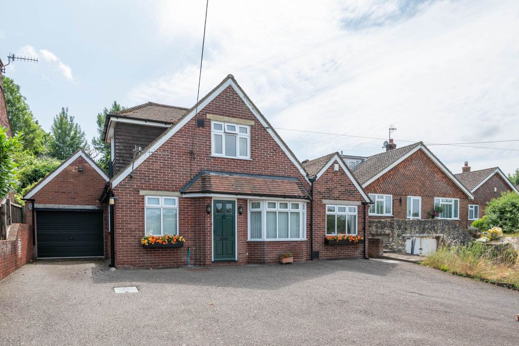 Property photo 2 of 23