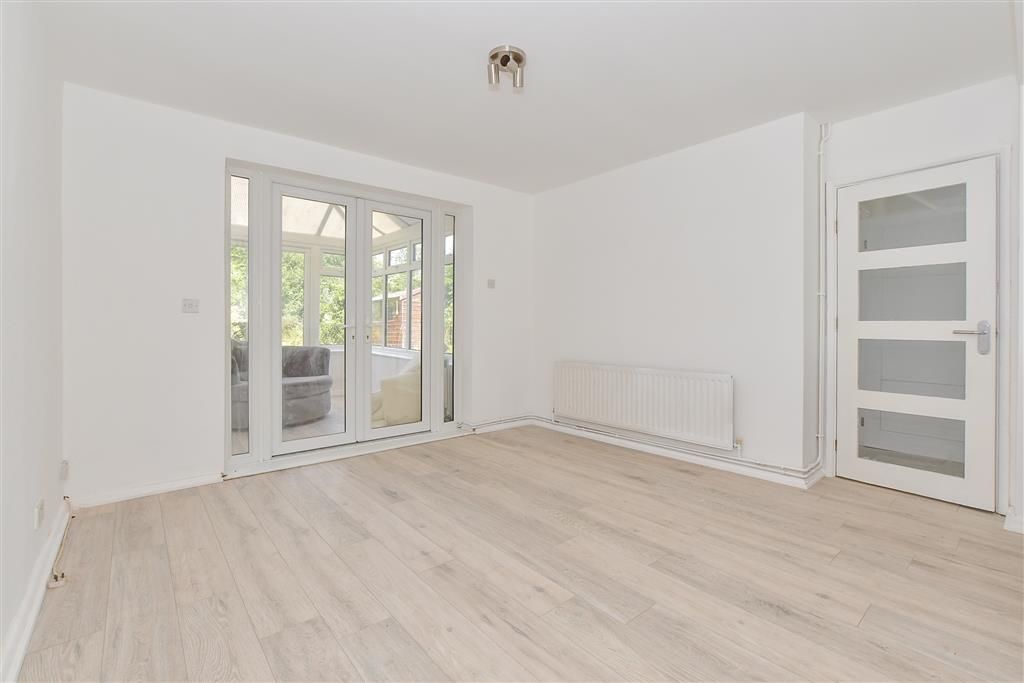 Property photo 1 of 10 Lounge/Dining Area