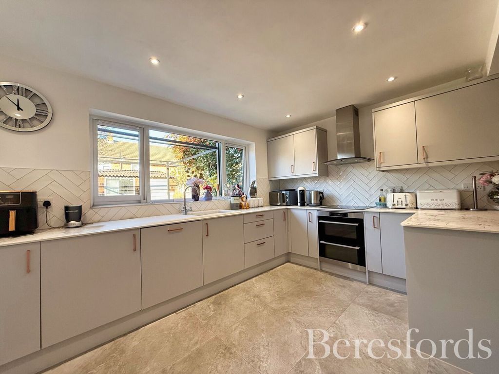 Property photo 3 of 19 Picture No. 17