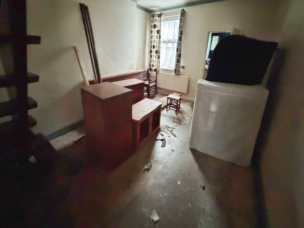 Property photo 3 of 7 Lounge