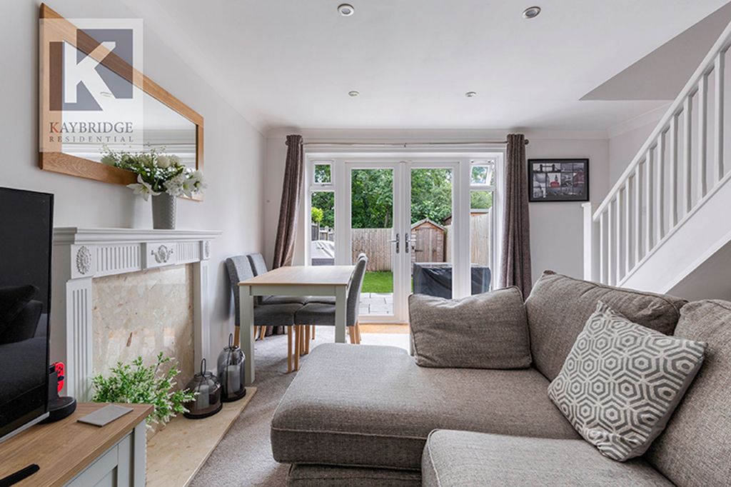 Property photo 2 of 15 Chelsea Close, Worcester Park - Kt4 7Sf