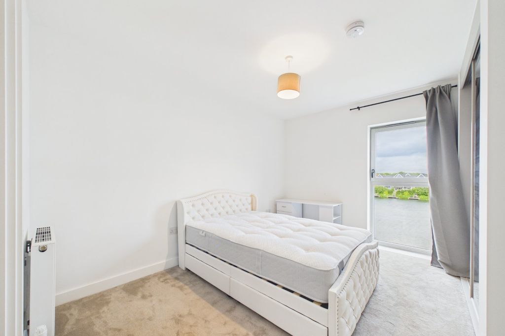 Additional image 6 of 2 bed flat for saleFlagstaff Road, Reading, Berkshire RG2