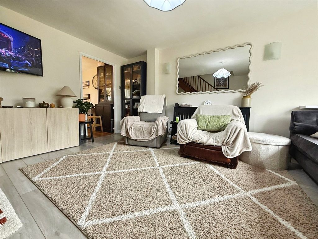 Property photo 3 of 15 Lounge