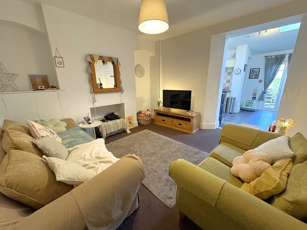 Property photo 3 of 11 Living Room