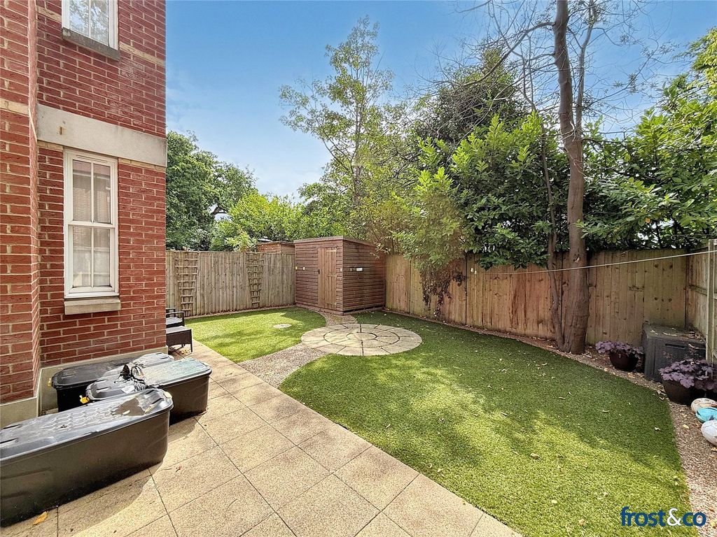 Property photo 2 of 17 Garden