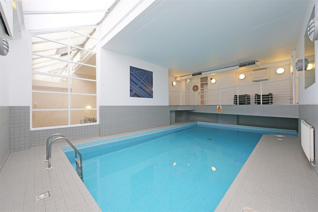 Property photo 2 of 11 Park South Sw11 Eden Harper