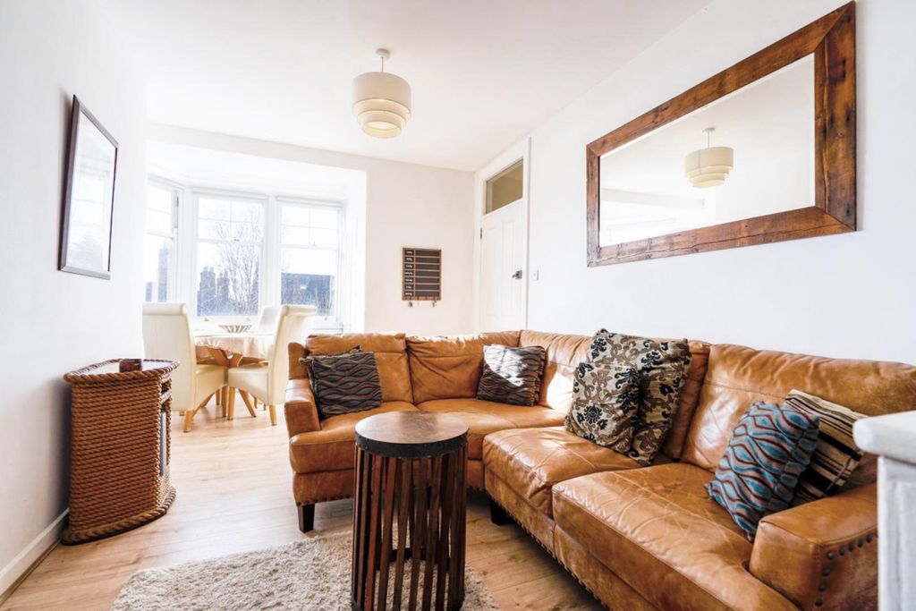 Property photo 3 of 14 Living Room / Diner