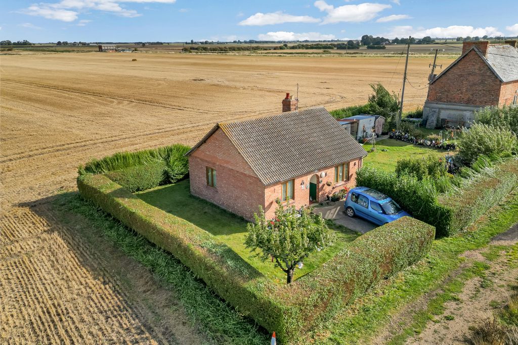 Property photo 3 of 12 Lot 1 - Bungalow