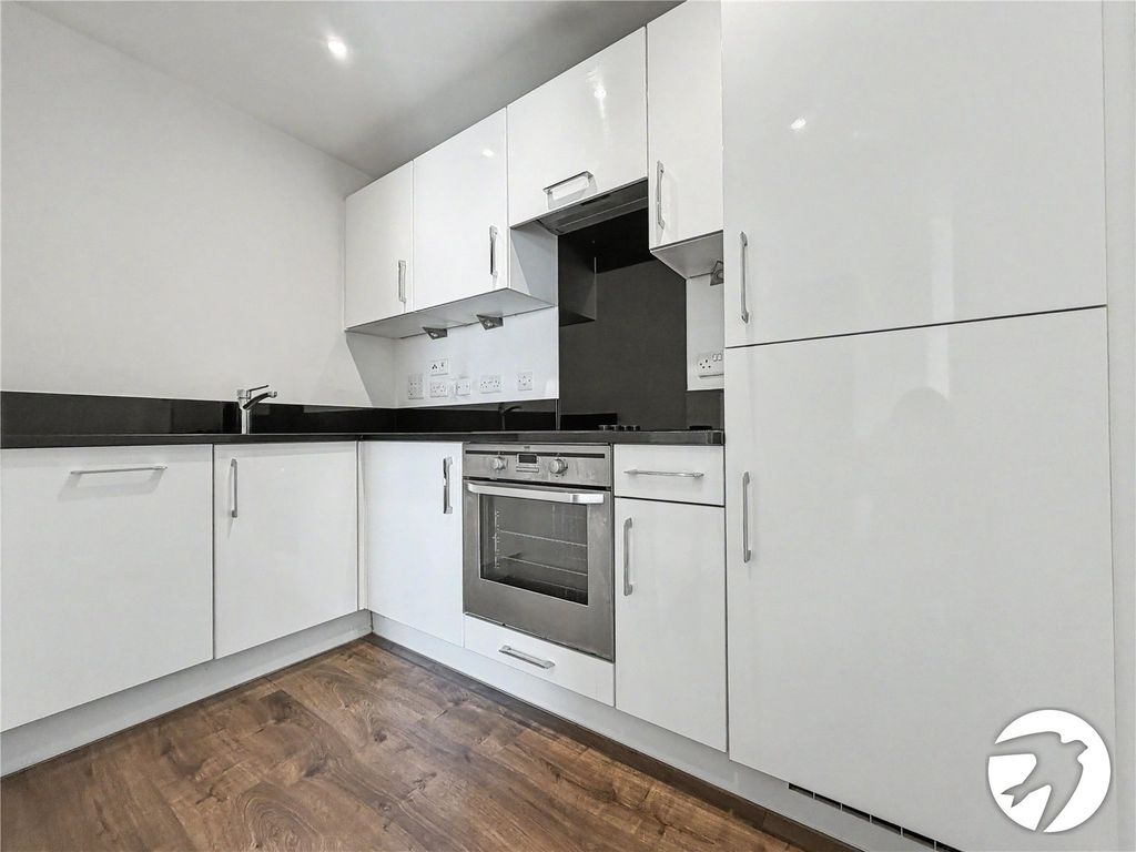 Property photo 3 of 6 Kitchen