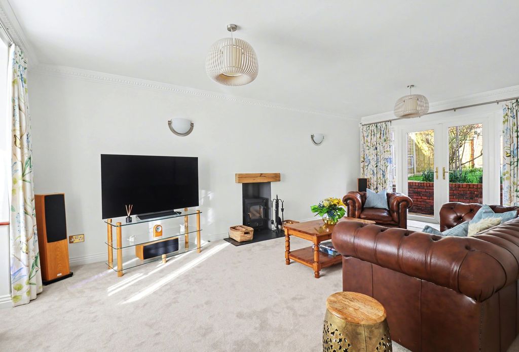 Property photo 2 of 20