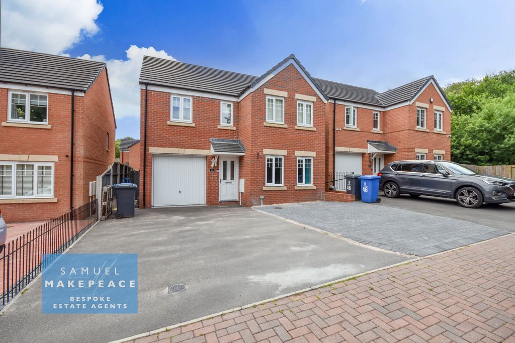 Property photo 1 of 28 Four Bedroom Detached House On A Private Driveway