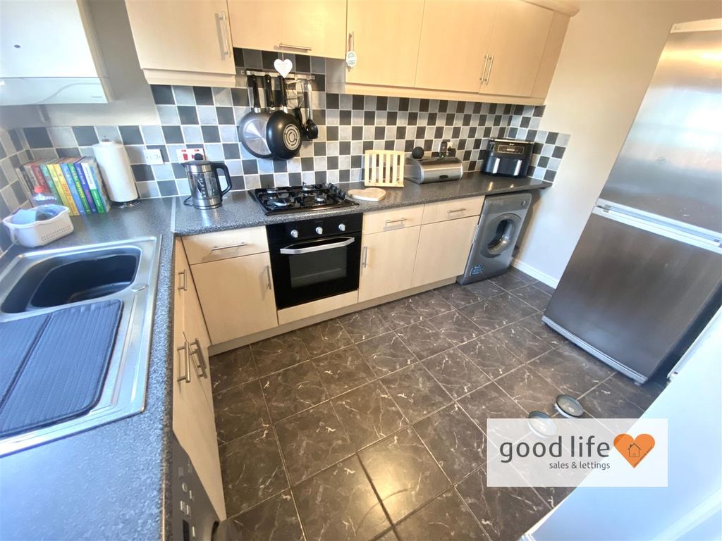 Property photo 2 of 19 20250909_170630552_Ios26Hemsbyclose.Jpg