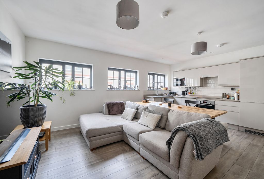 Property photo 2 of 13 1-69E1F0B463B28-1...