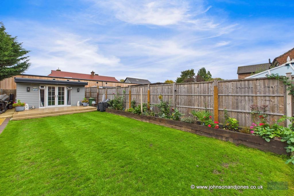 Property photo 2 of 17 2 Garden.Jpg