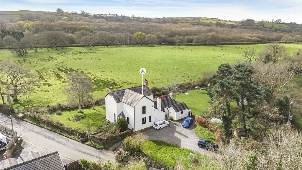 Property photo 2 of 43