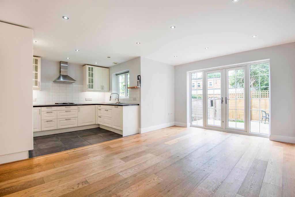 Property photo 2 of 16 Photo 02