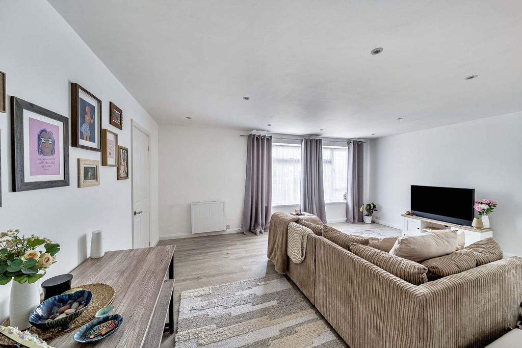 Property photo 3 of 13 2-1357918-13-68d3ee5F4777A-2.Jpg
