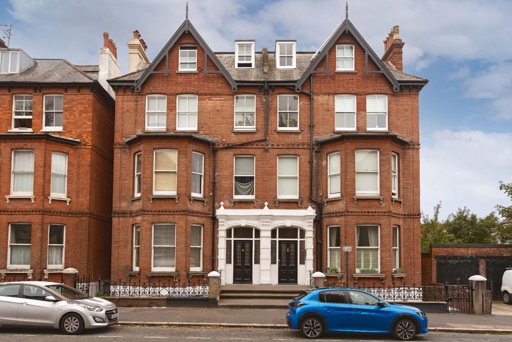 Property photo 1 of 12 Cromwell Rd_11.Jpg