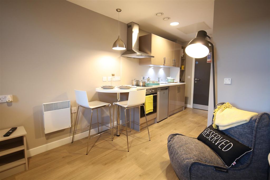 Property photo 2 of 8 Kitchen