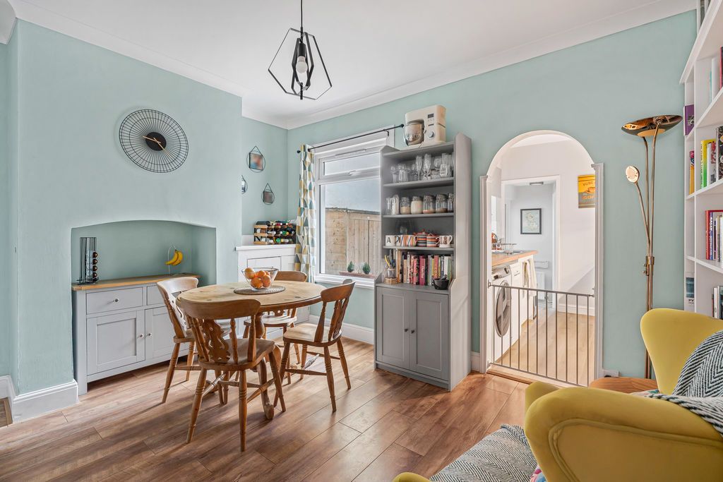 Property photo 2 of 9 Photo 4