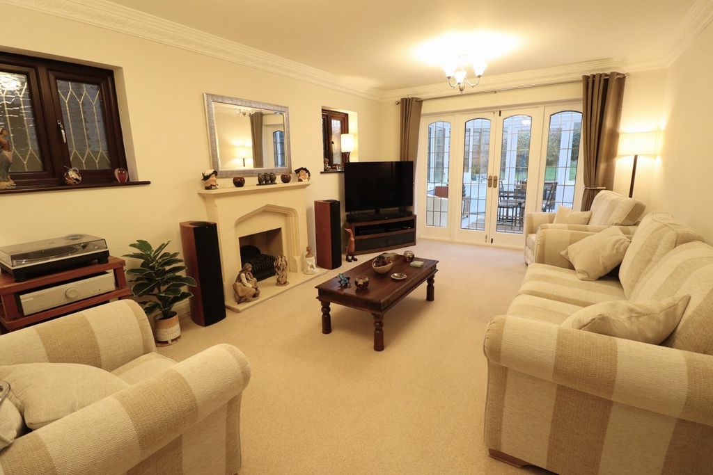 Property photo 3 of 27