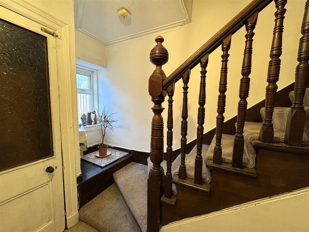 Property photo 3 of 15 Hallway.Jpg