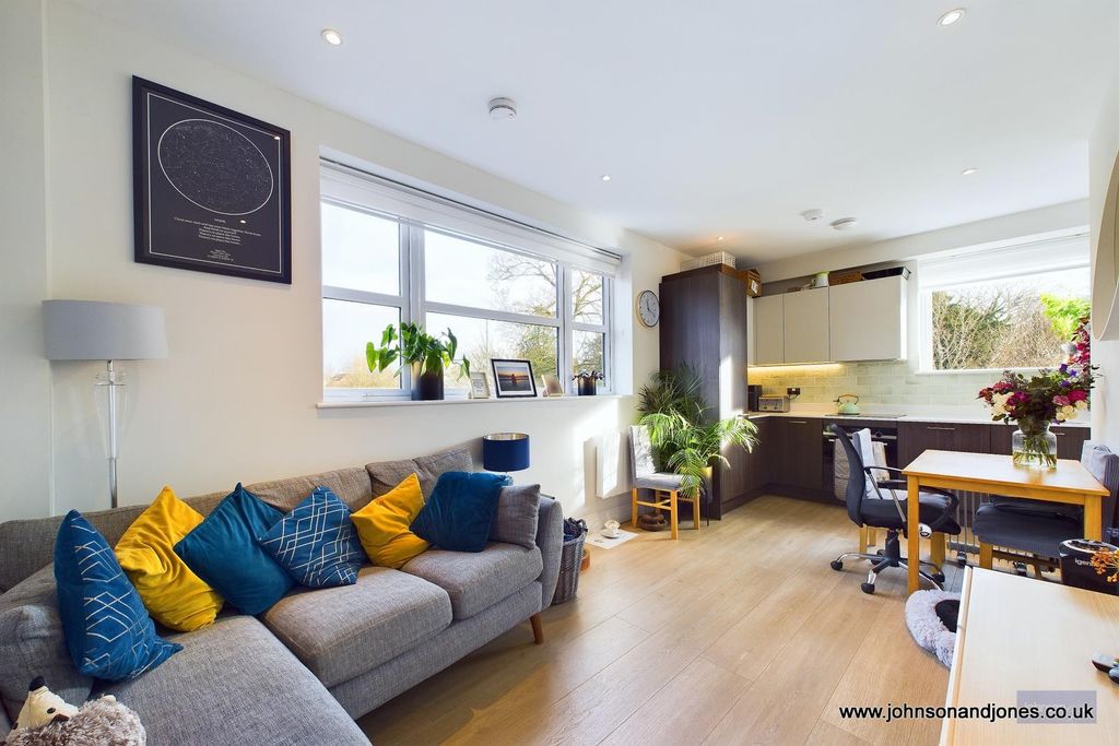 Property photo 2 of 12 2 Lounge.Jpg