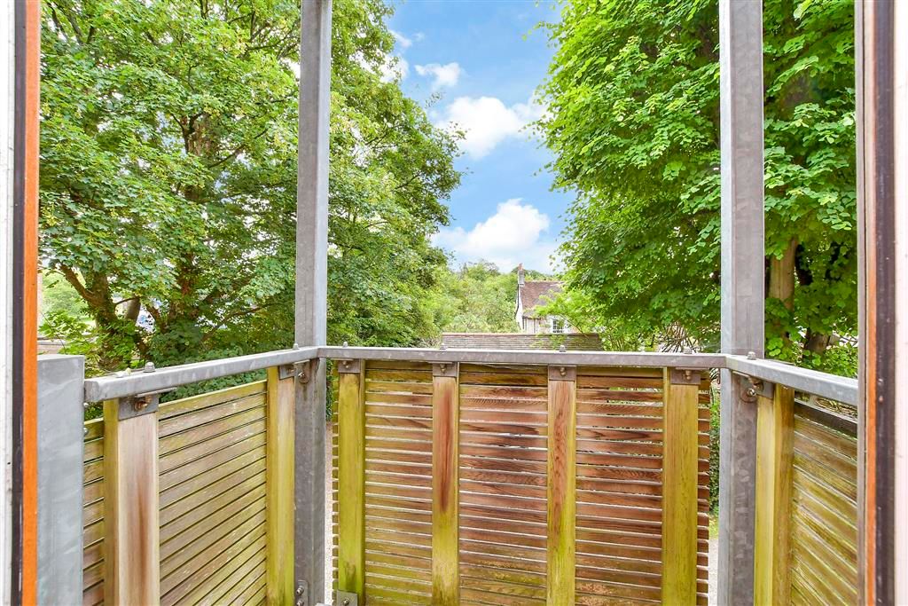 Property photo 2 of 22 Balcony / Terrace