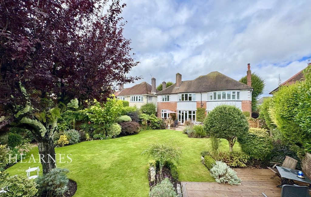 Property photo 1 of 32