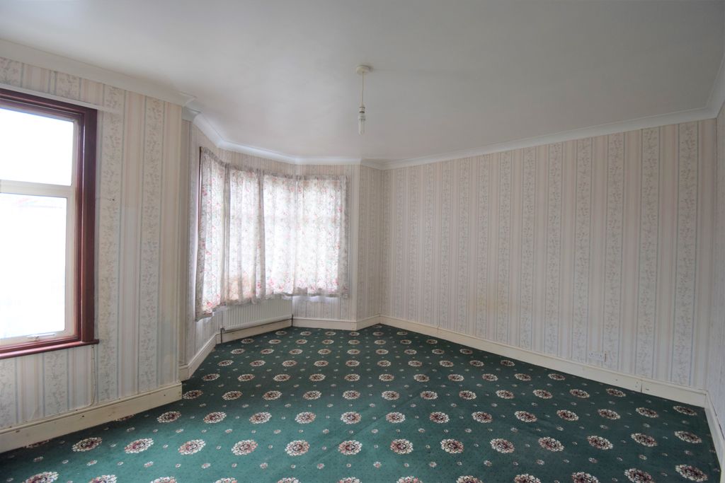 Property photo 2 of 7 Gallery