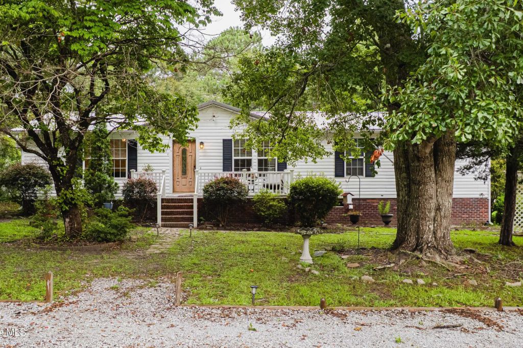 Property photo 1 of 28