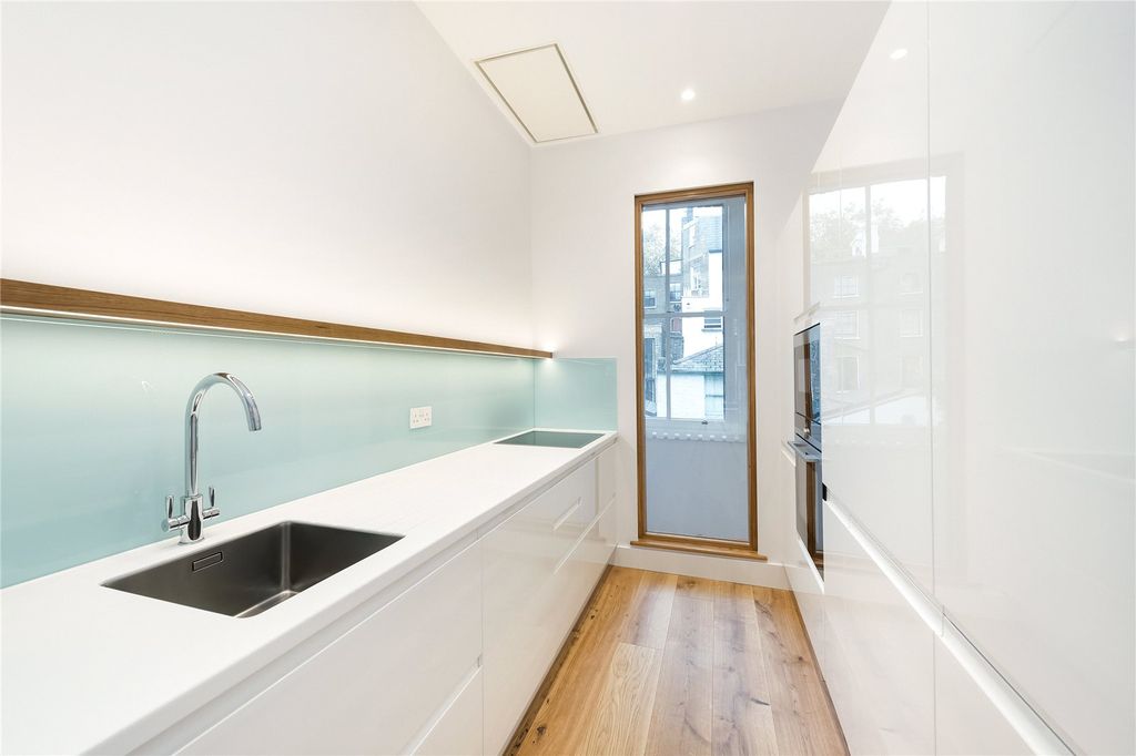 Property photo 2 of 12 Kitchen