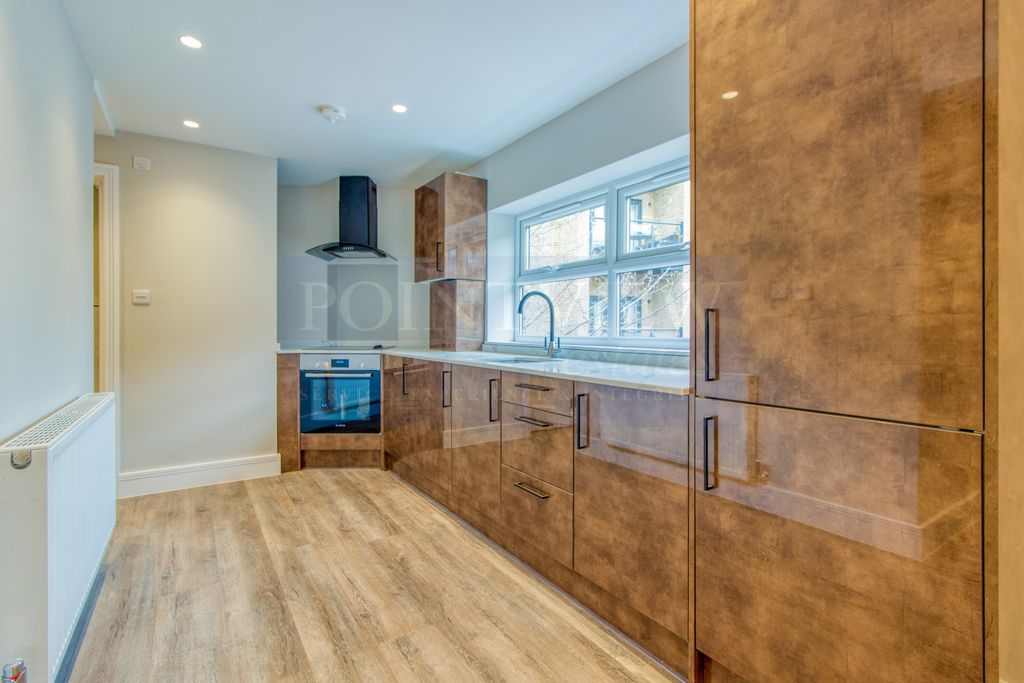 Property photo 3 of 18 Photo 3