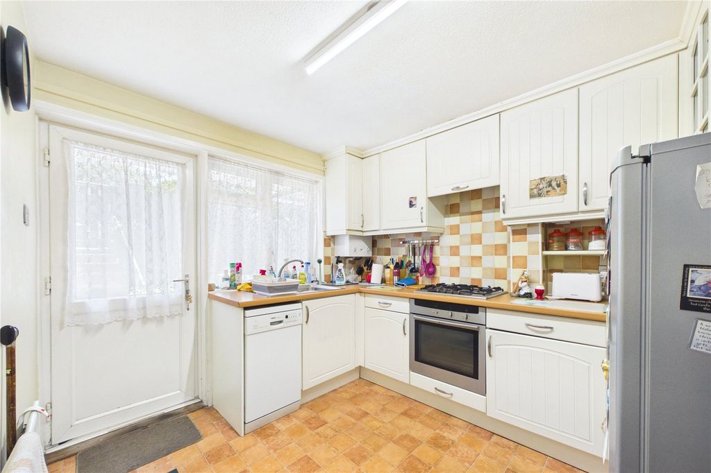 Property photo 2 of 20 Kitchen