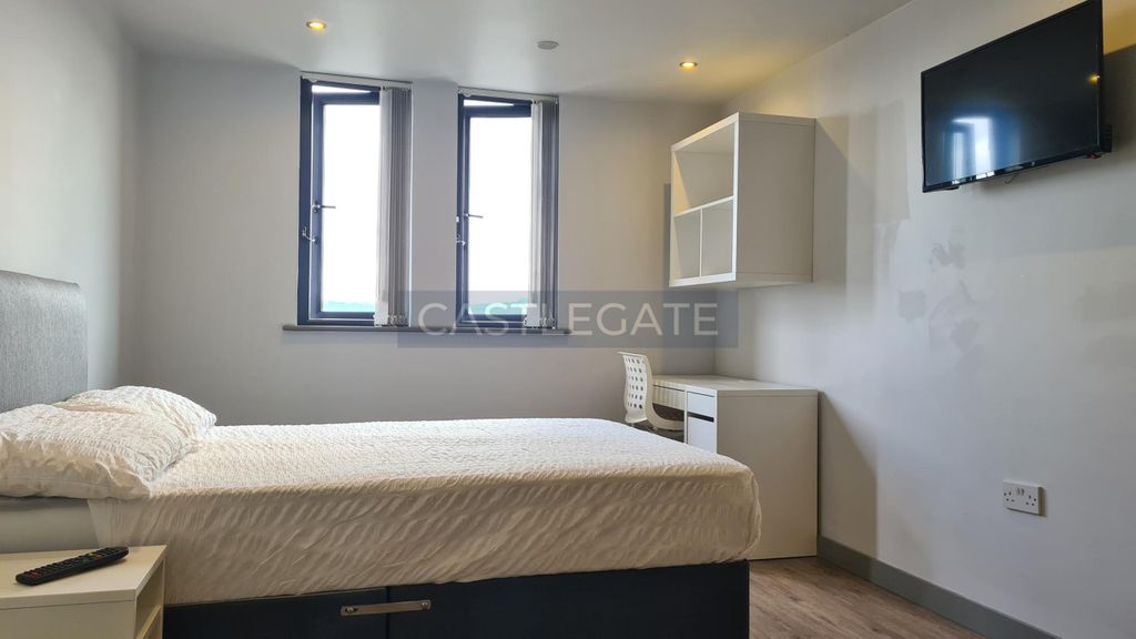 Property photo 2 of 14 Room 71 The Works At Standard House (2)