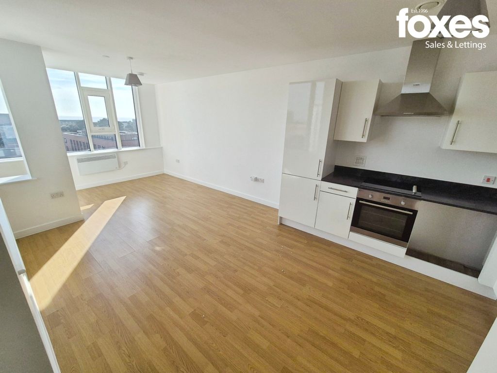 Property photo 3 of 10 4974143