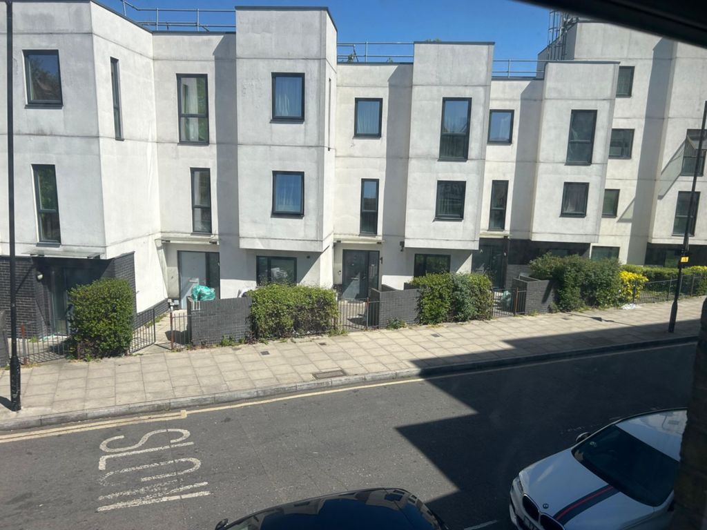 Property photo 1 of 14 Photo 10