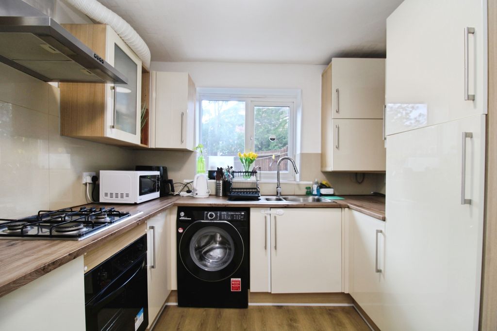 Property photo 3 of 26 567976B0-Img_8542.Jpg