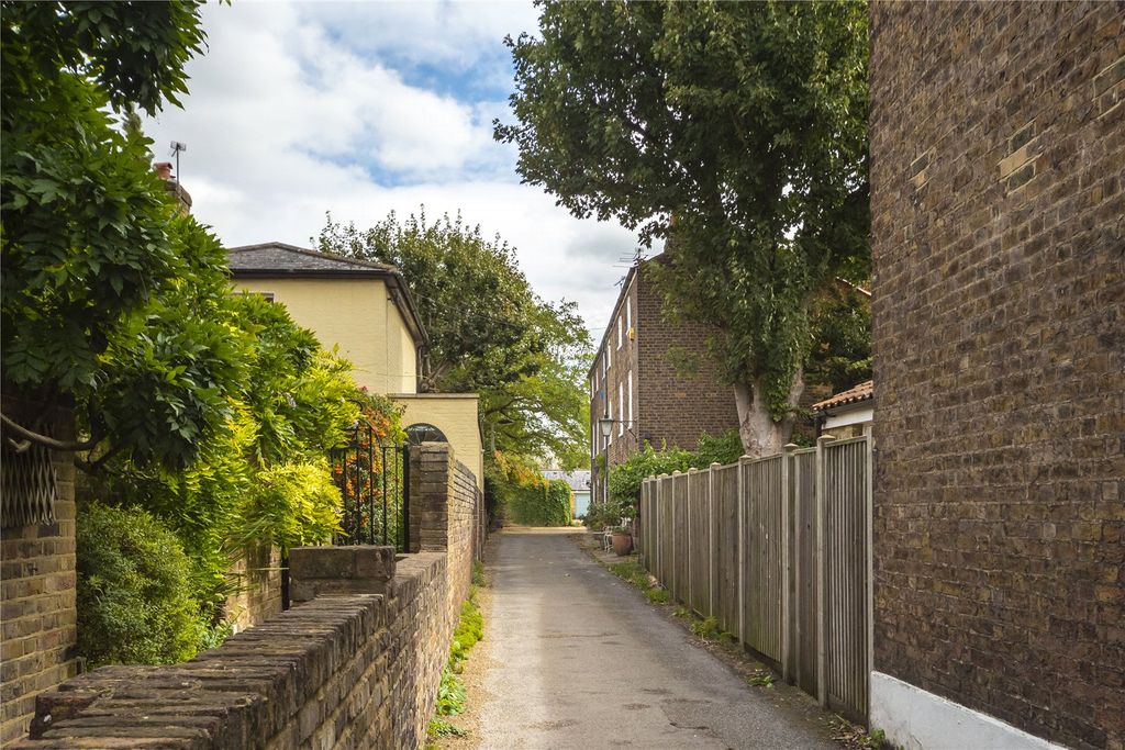 Property photo 2 of 8 Picture No. 01