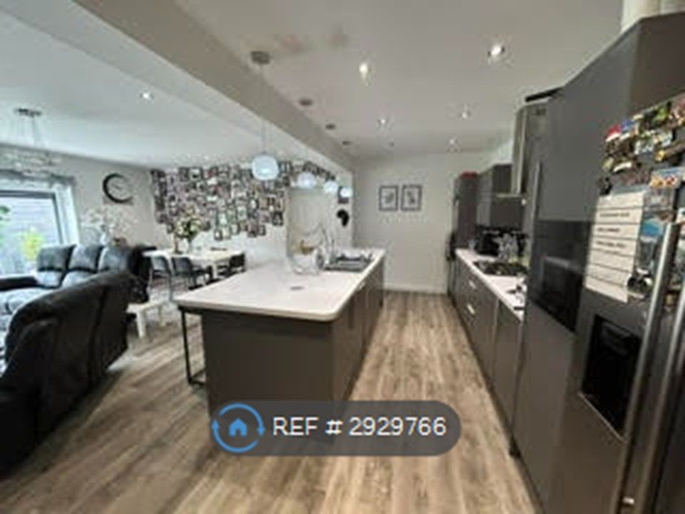 Property photo 3 of 24 Kitchen Area