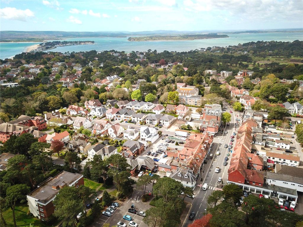 Property photo 3 of 22 Canford Cliffs