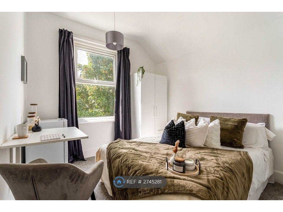 Property photo 1 of 16 Room 6