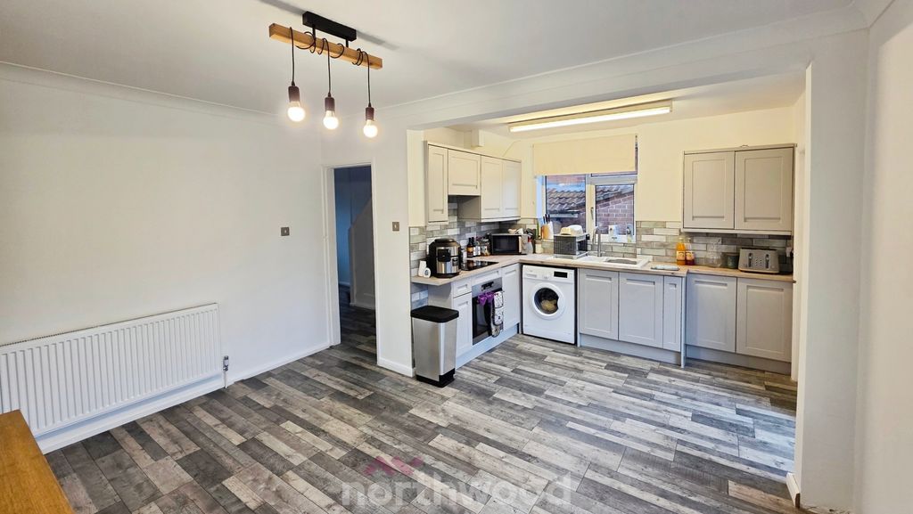 Property photo 3 of 27