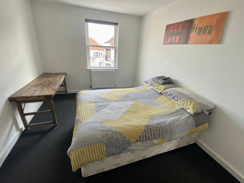 Property photo 2 of 3 Bedroom