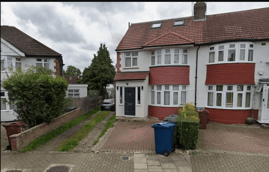 Property photo 1 of 8 3 Bed Flat To Rent Southdown Crescent, Harrow Ha2 0Qs