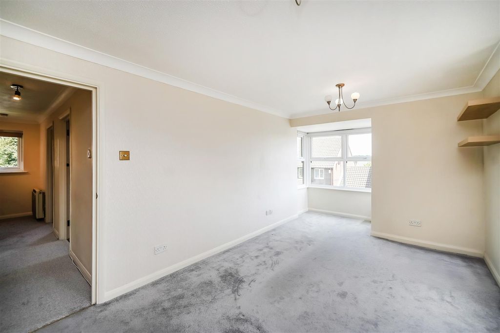 Property photo 2 of 18 Beatrice Court-12.Jpg