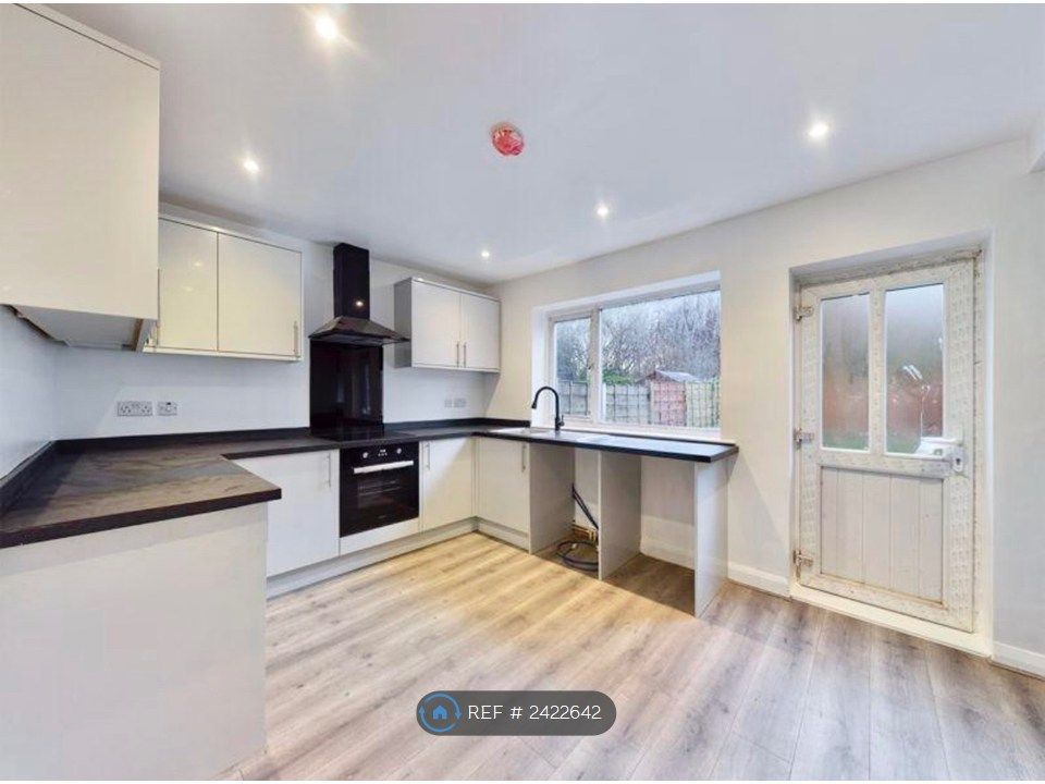 Property photo 2 of 16 Kitchen