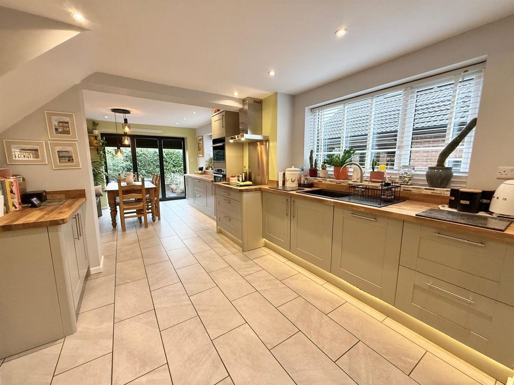 Property photo 3 of 26