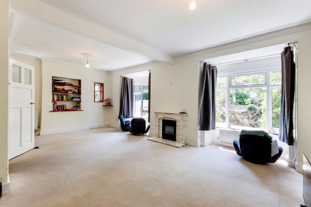 Property photo 3 of 14 Sitting Room