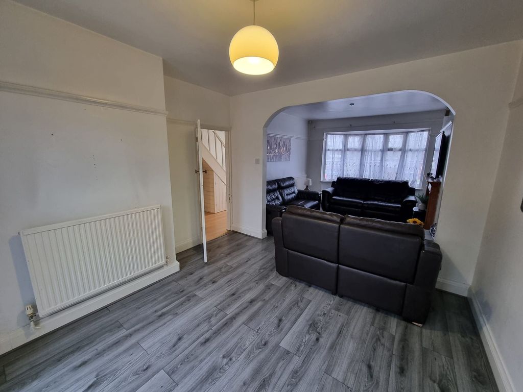 Property photo 3 of 13 Photograph 3